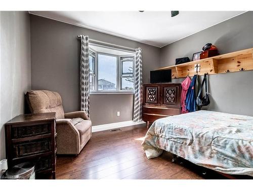 172 Barrick Road, Port Colborne, ON - Indoor Photo Showing Bedroom