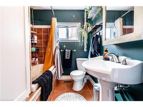 172 Barrick Road, Port Colborne, ON - Indoor Photo Showing Bathroom