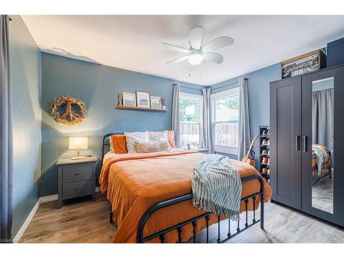 6151 Cadham Street, Niagara Falls, ON - Indoor Photo Showing Bedroom