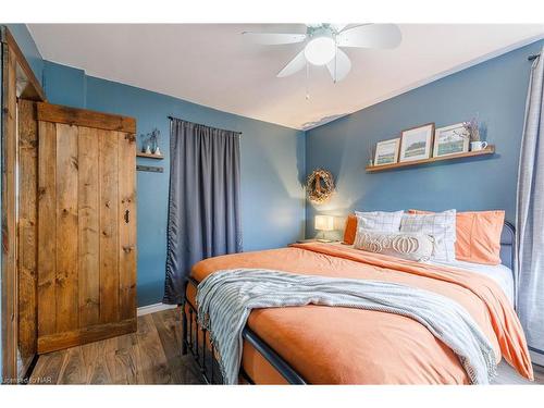 6151 Cadham Street, Niagara Falls, ON - Indoor Photo Showing Bedroom