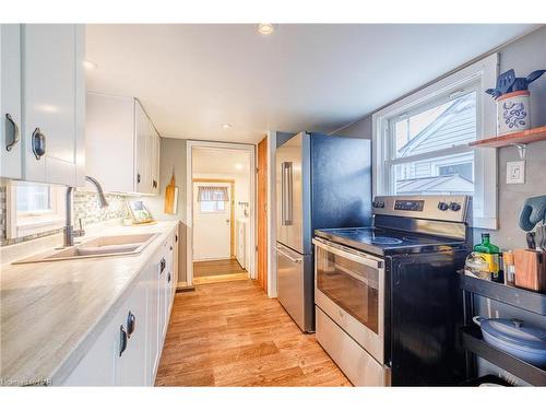 6151 Cadham Street, Niagara Falls, ON - Indoor Photo Showing Kitchen