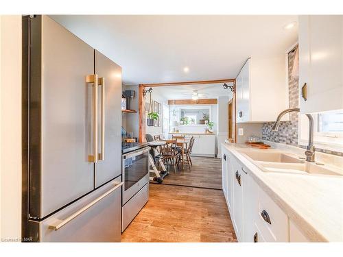 6151 Cadham Street, Niagara Falls, ON - Indoor Photo Showing Kitchen With Double Sink