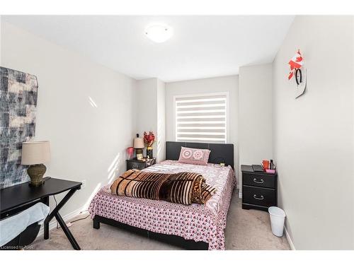 7741 Shadbush Lane, Niagara Falls, ON - Indoor Photo Showing Bedroom