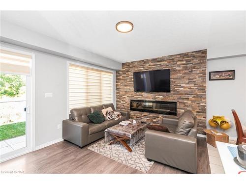 7741 Shadbush Lane, Niagara Falls, ON - Indoor Photo Showing Living Room With Fireplace