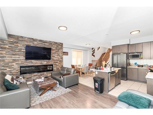 7741 Shadbush Lane, Niagara Falls, ON - Indoor Photo Showing Living Room With Fireplace