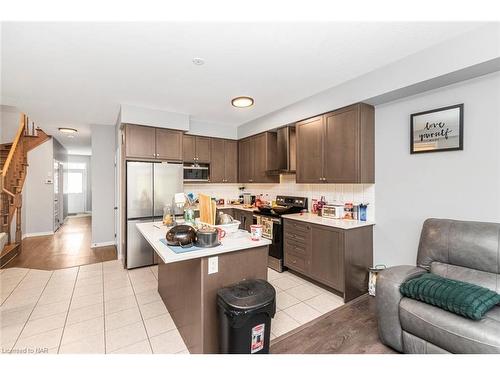 7741 Shadbush Lane, Niagara Falls, ON - Indoor Photo Showing Kitchen