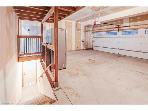 139 Paxton Lane Lane, Niagara-On-The-Lake, ON - Indoor Photo Showing Garage