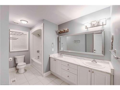 139 Paxton Lane Lane, Niagara-On-The-Lake, ON - Indoor Photo Showing Bathroom