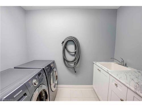 139 Paxton Lane Lane, Niagara-On-The-Lake, ON - Indoor Photo Showing Laundry Room