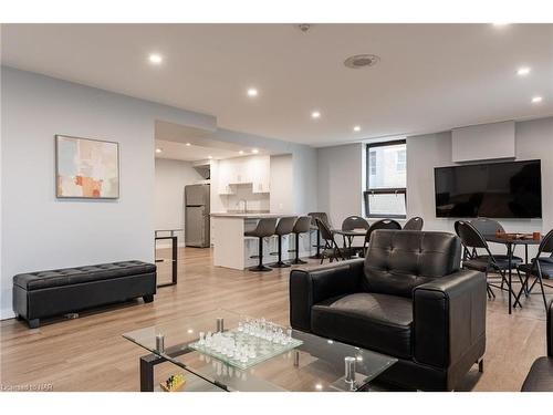 504-141 Church Street, St. Catharines, ON - Indoor Photo Showing Living Room