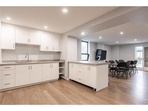 504-141 Church Street, St. Catharines, ON - Indoor Photo Showing Kitchen