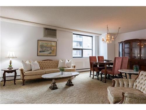 504-141 Church Street, St. Catharines, ON - Indoor Photo Showing Living Room