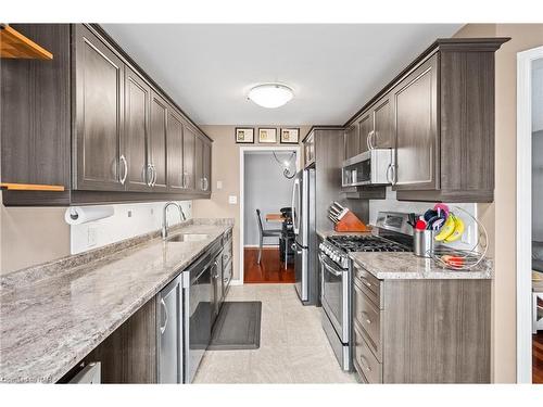 5 Fonthill Court, St. Catharines, ON - Indoor Photo Showing Kitchen