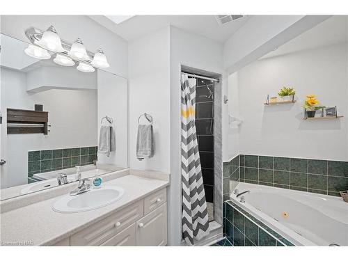 5 Fonthill Court, St. Catharines, ON - Indoor Photo Showing Bathroom