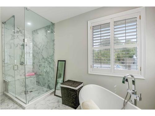 3750 Kalar Road, Niagara Falls, ON - Indoor Photo Showing Bathroom