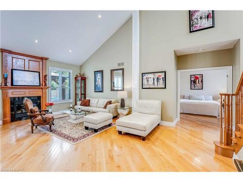 3750 Kalar Road, Niagara Falls, ON - Indoor Photo Showing Living Room With Fireplace