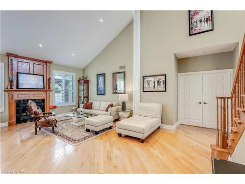 3750 Kalar Road, Niagara Falls, ON - Indoor Photo Showing Living Room With Fireplace