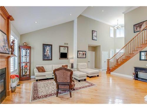 3750 Kalar Road, Niagara Falls, ON - Indoor Photo Showing Living Room With Fireplace