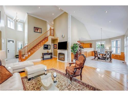 3750 Kalar Road, Niagara Falls, ON - Indoor Photo Showing Living Room With Fireplace