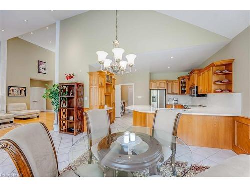 3750 Kalar Road, Niagara Falls, ON - Indoor Photo Showing Dining Room