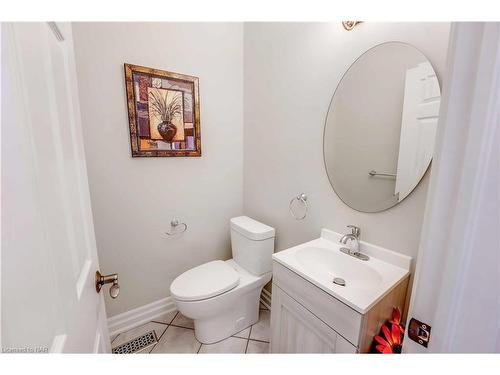 3750 Kalar Road, Niagara Falls, ON - Indoor Photo Showing Bathroom