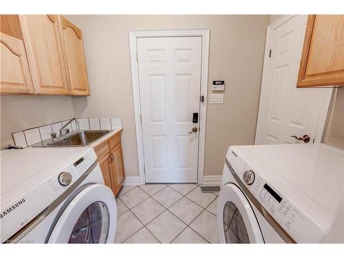 3750 Kalar Road, Niagara Falls, ON - Indoor Photo Showing Laundry Room