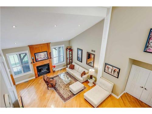 3750 Kalar Road, Niagara Falls, ON - Indoor Photo Showing Living Room With Fireplace