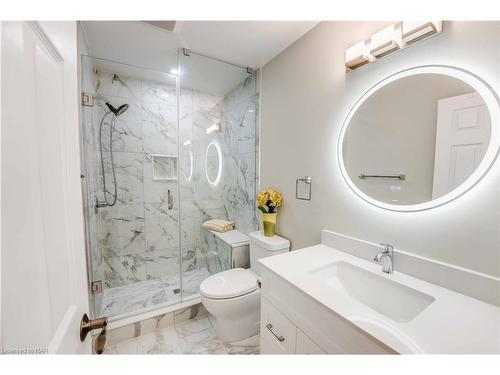 3750 Kalar Road, Niagara Falls, ON - Indoor Photo Showing Bathroom