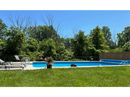 3750 Kalar Road, Niagara Falls, ON - Outdoor With In Ground Pool With Backyard