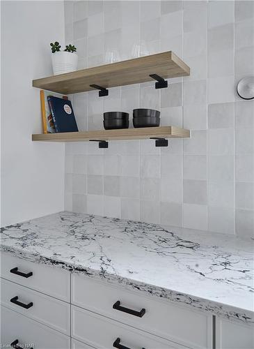 4306 Sixth Avenue, Niagara Falls, ON - Indoor Photo Showing Kitchen