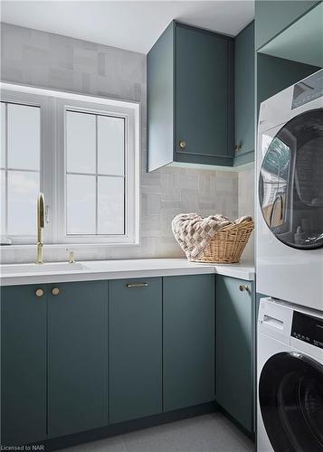 4306 Sixth Avenue, Niagara Falls, ON - Indoor Photo Showing Laundry Room