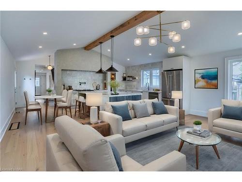 4306 Sixth Avenue, Niagara Falls, ON - Indoor Photo Showing Living Room