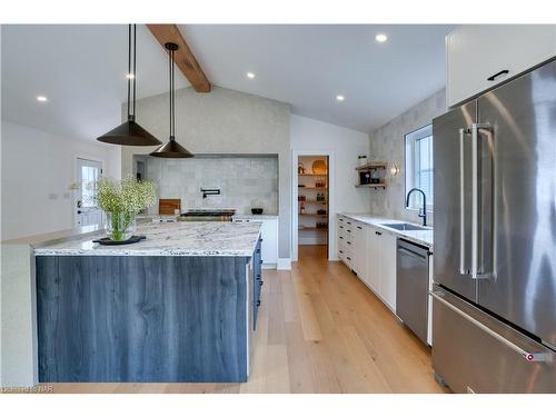 4306 Sixth Avenue, Niagara Falls, ON - Indoor Photo Showing Kitchen