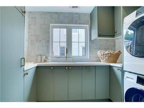 4306 Sixth Avenue, Niagara Falls, ON - Indoor Photo Showing Laundry Room