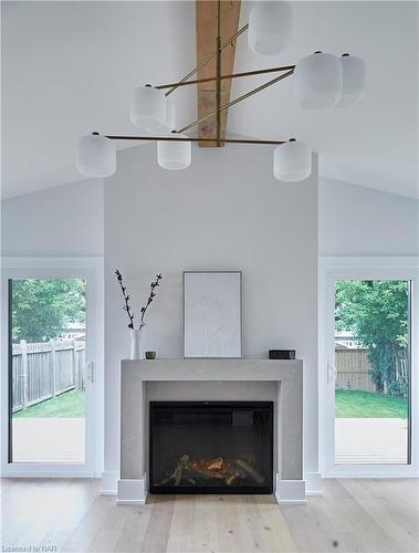 4306 Sixth Avenue, Niagara Falls, ON - Indoor Photo Showing Living Room With Fireplace