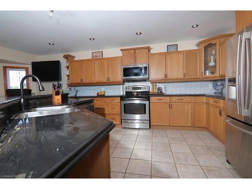 3934 Christina Court, Ridgeway, ON - Indoor Photo Showing Kitchen With Double Sink