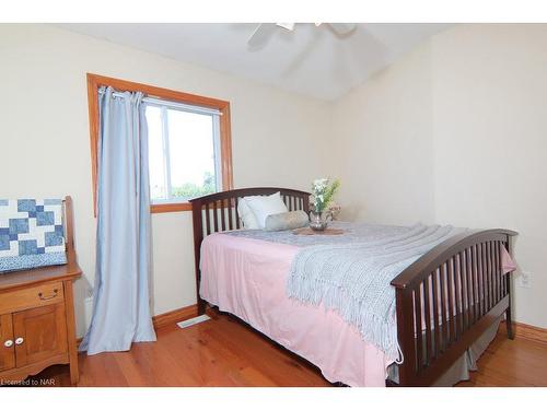 3934 Christina Court, Ridgeway, ON - Indoor Photo Showing Bedroom