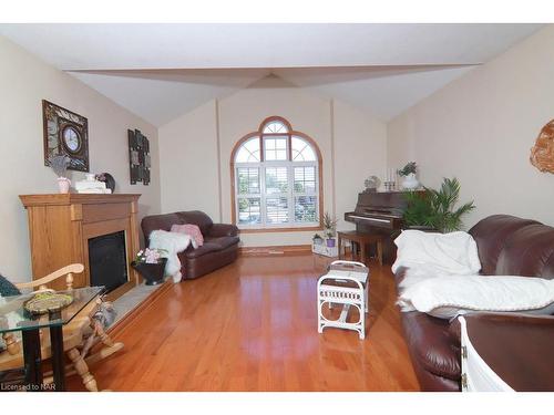 3934 Christina Court, Ridgeway, ON - Indoor Photo Showing Living Room With Fireplace