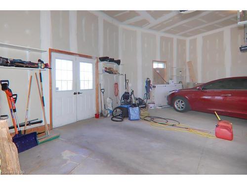 3934 Christina Court, Ridgeway, ON - Indoor Photo Showing Garage