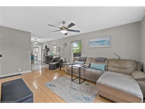 23 Mary Street, Fort Erie, ON - Indoor Photo Showing Living Room