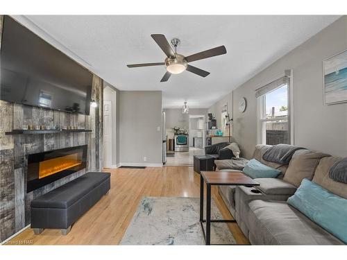 23 Mary Street, Fort Erie, ON - Indoor Photo Showing Living Room With Fireplace