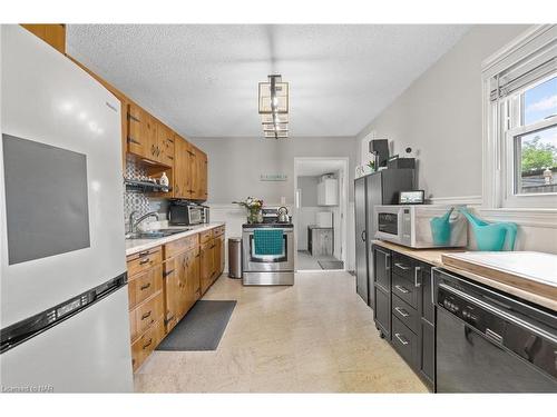 23 Mary Street, Fort Erie, ON - Indoor Photo Showing Kitchen