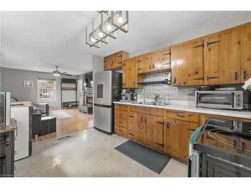 23 Mary Street, Fort Erie, ON - Indoor Photo Showing Kitchen