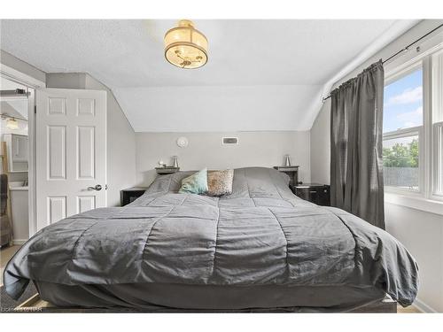 23 Mary Street, Fort Erie, ON - Indoor Photo Showing Bedroom