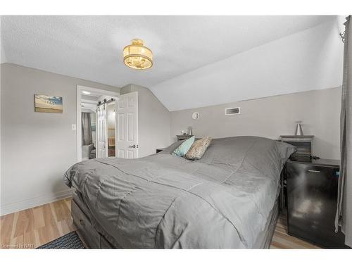 23 Mary Street, Fort Erie, ON - Indoor Photo Showing Bedroom