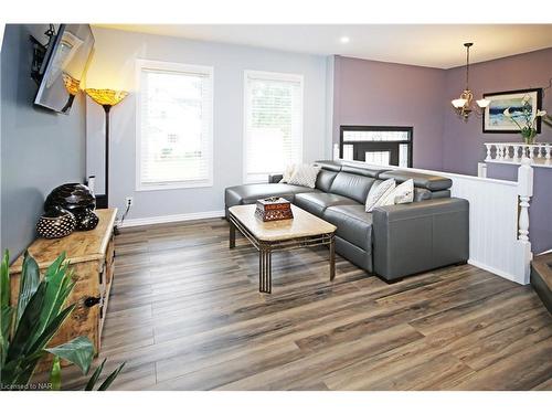 63 Catherine Street, Fort Erie, ON - Indoor Photo Showing Living Room