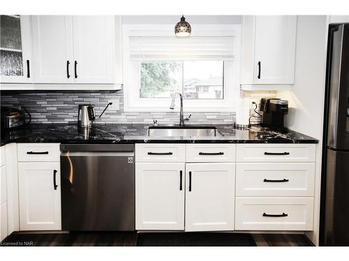 63 Catherine Street, Fort Erie, ON - Indoor Photo Showing Kitchen With Upgraded Kitchen