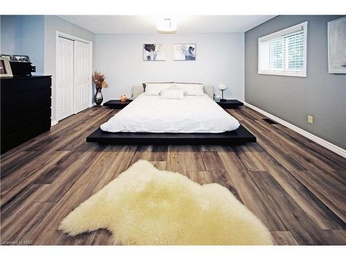 63 Catherine Street, Fort Erie, ON - Indoor Photo Showing Bedroom