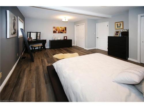 63 Catherine Street, Fort Erie, ON - Indoor Photo Showing Bedroom