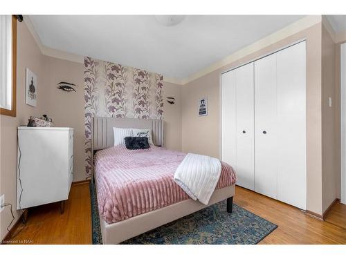 63 Honeywell Drive, Hamilton, ON - Indoor Photo Showing Bedroom